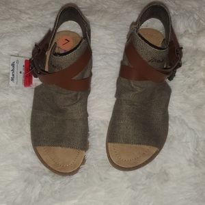 Brand New Cute Blowfish Green/Brown sandals Marshall's Size 7
